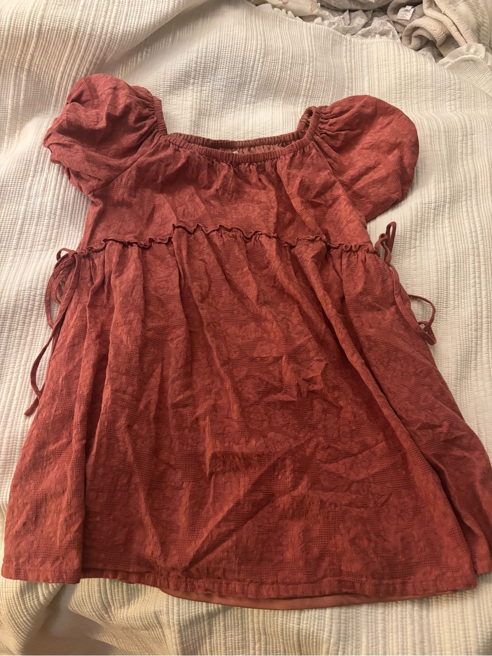 Cute dress with tie detail